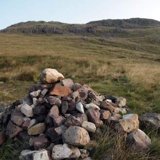 Path cairn to Crinke Crags